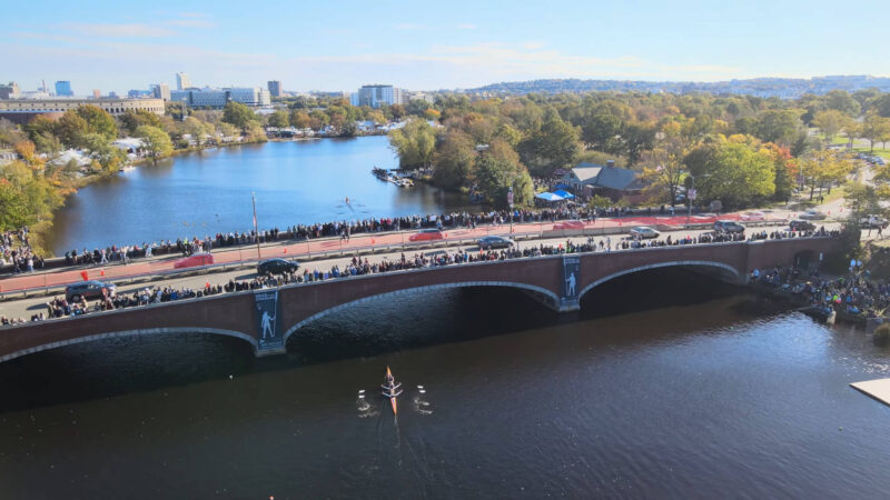 One of the bridges from which you can watch the regatta